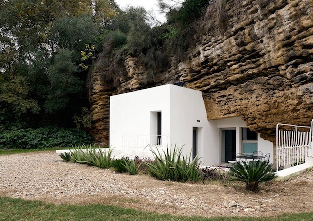 Rustic Scenery & Modern Design | The Cuevas del Pino Estate Designed By UMMO Estudio